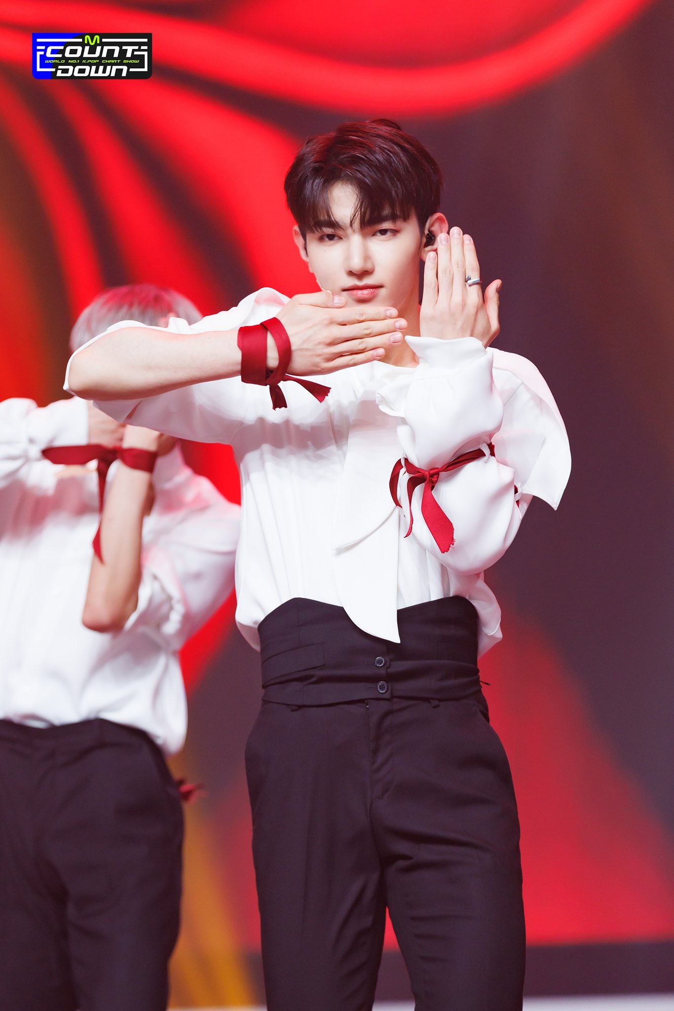 [잡담] 와 장하오 손 진짜 크구나 얼굴만하네 | 인스티즈