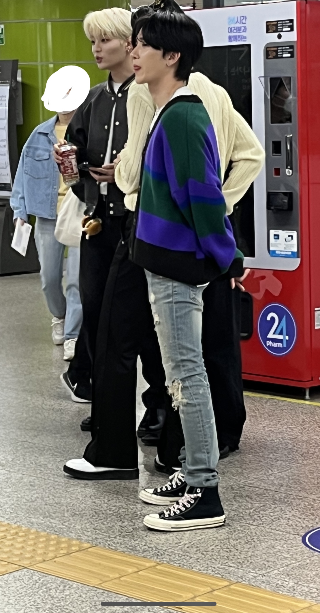 [잡담] 나 오늘 연예인 봤는데 누구일까.?사진찍어왔어 | 인스티즈