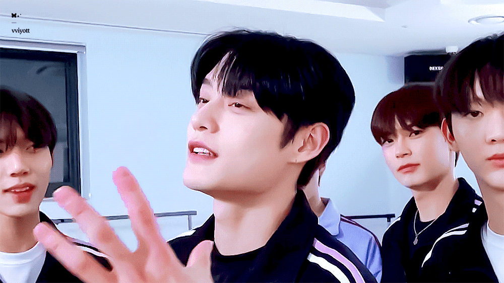 [잡담] 김지웅이 이얼굴로 눈앞에서 발라드 말아주는데 | 인스티즈