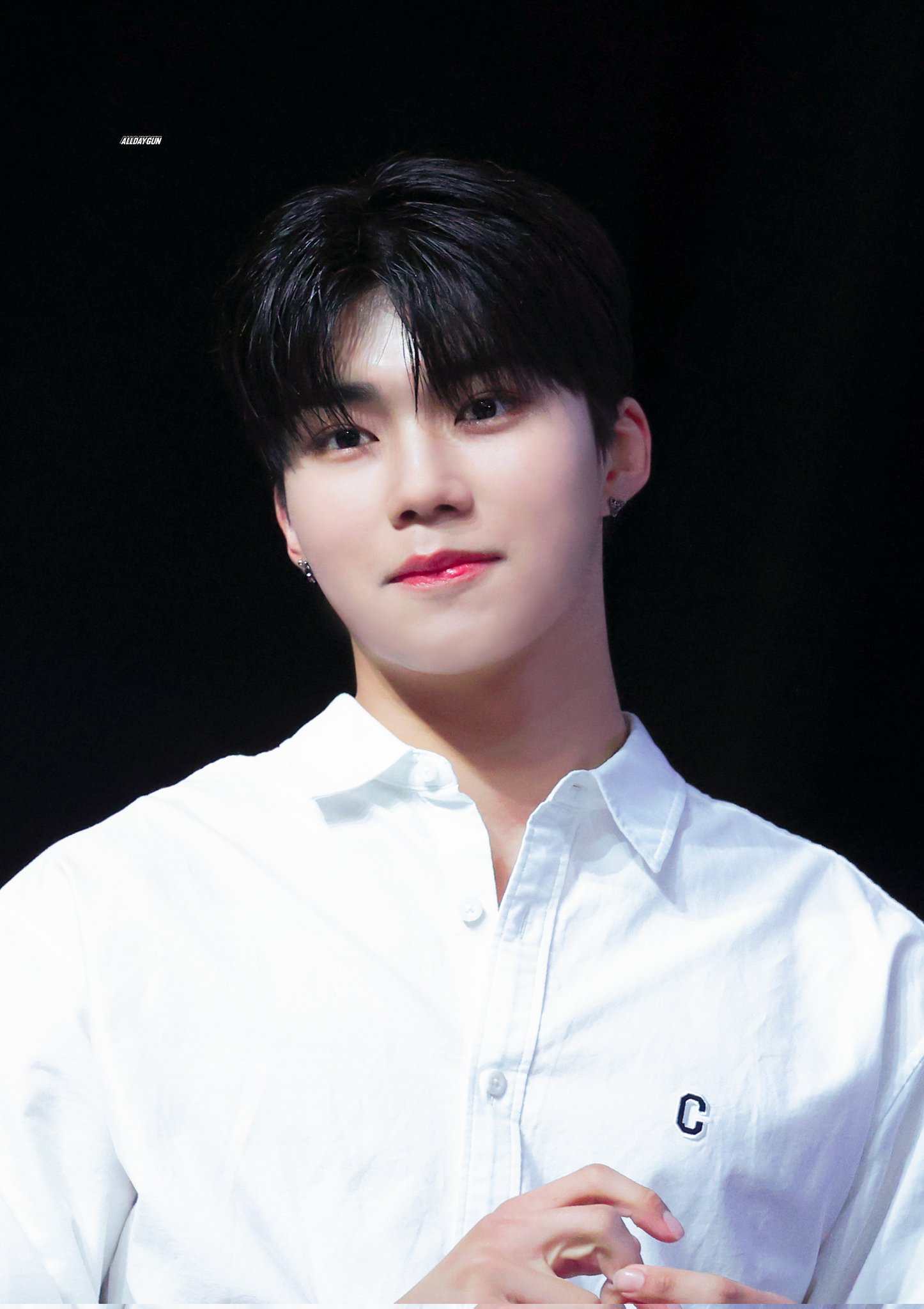 [잡담] 건욱이 원래 눈밑에 점 있지 않아?! | 인스티즈