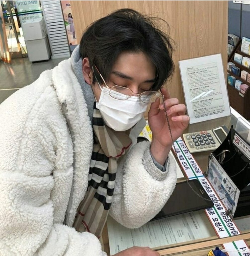 [잡담] 김지웅 이 사진들 사족 왜이렇게웃기지 | 인스티즈