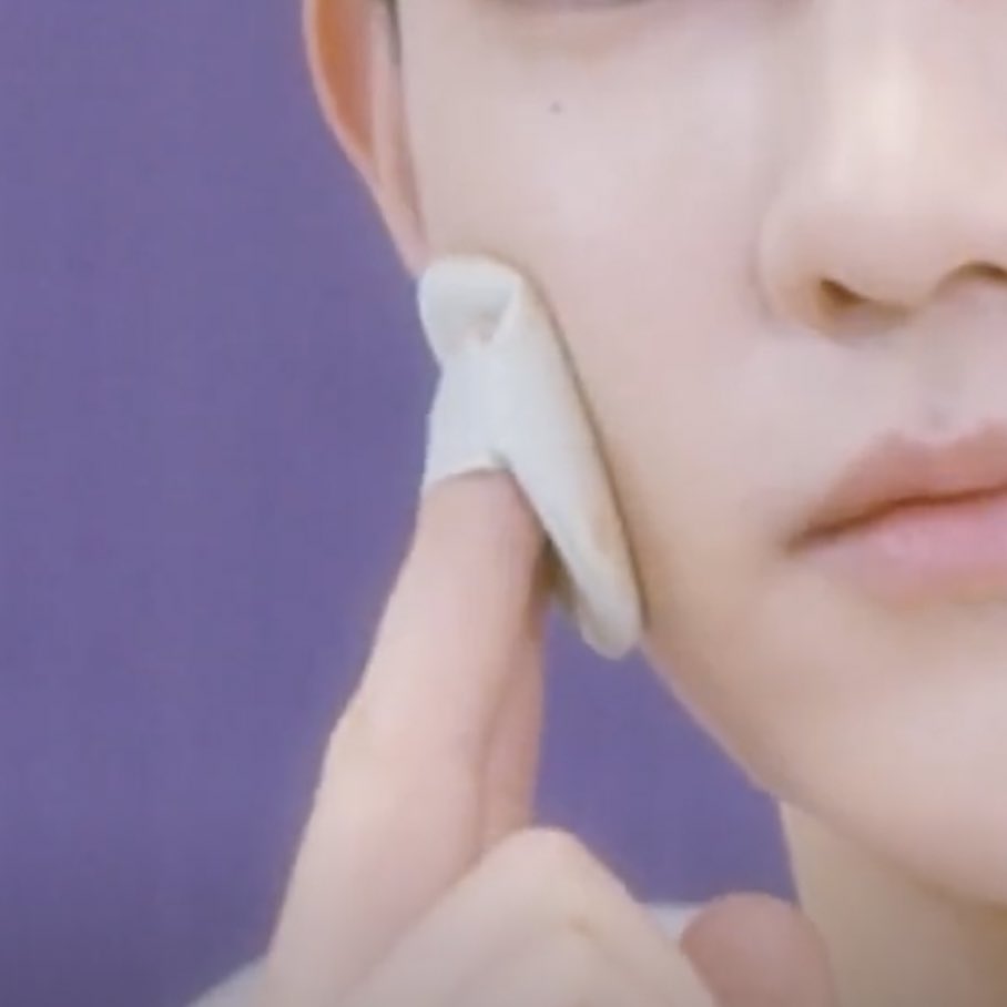 [잡담] 아니 장하오 손 너무 커서 쿠션이 | 인스티즈