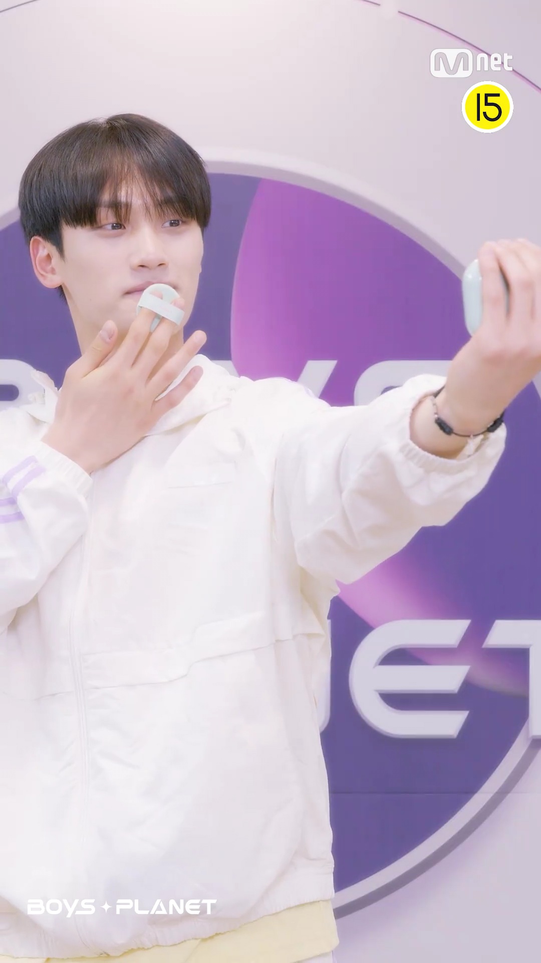 [잡담] 이 친구 쿠션 입술에 바르는데요 | 인스티즈