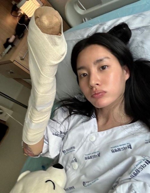 [정보/소식] '오른팔 전체를 결국'…댄서 모니카 긴급 수술 소식 | 인스티즈