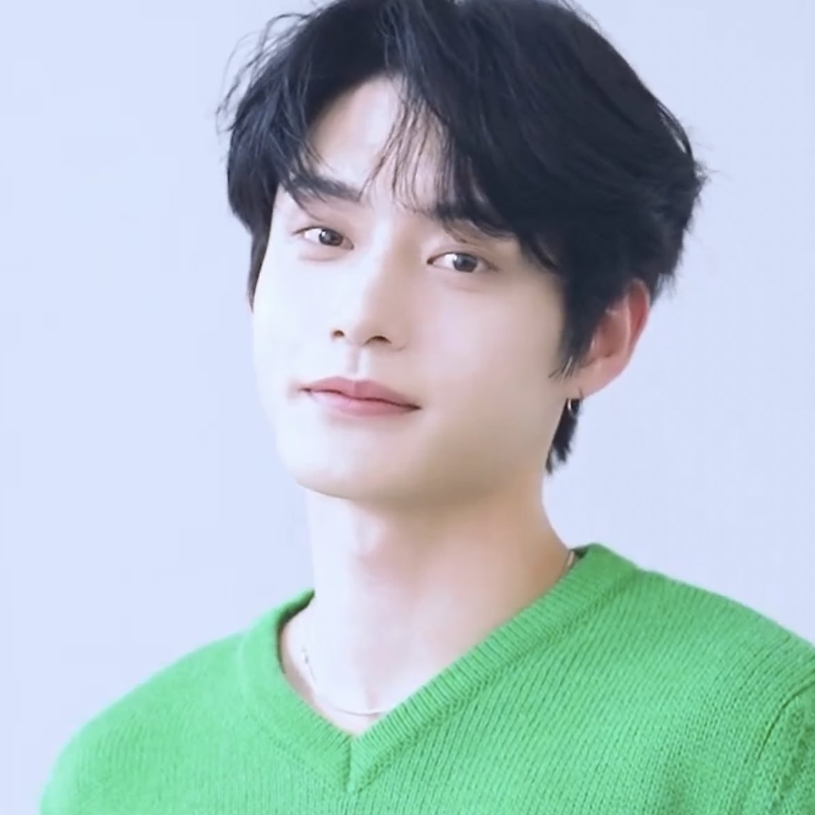 [잡담] 김지웅 영상캡쳐인데 쿨끼들어가니까 미텻음... | 인스티즈