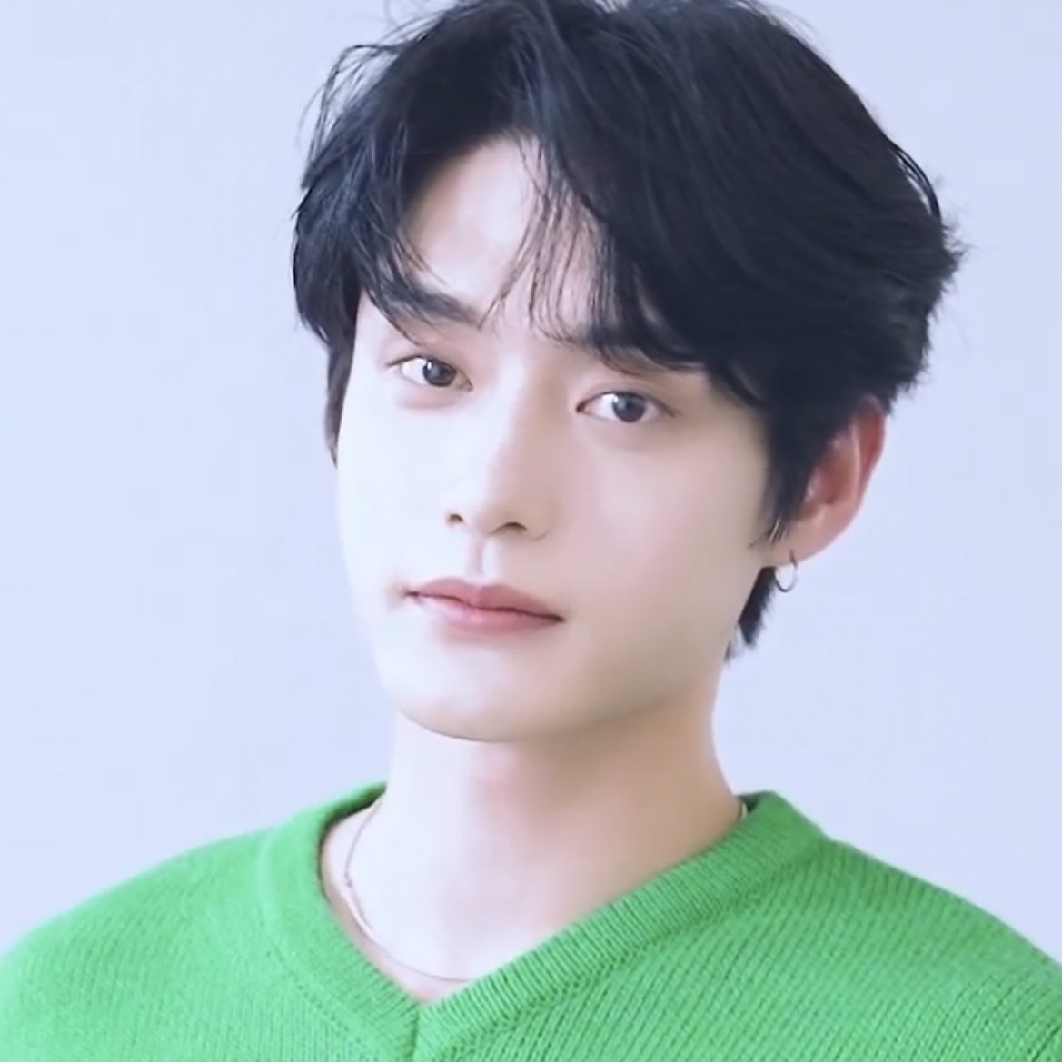 [잡담] 김지웅 영상캡쳐인데 쿨끼들어가니까 미텻음... | 인스티즈
