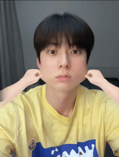 [잡담] 황민현 아기때 사진 찾아봤는데 없어서 올려준 29개월 사진 (? | 인스티즈