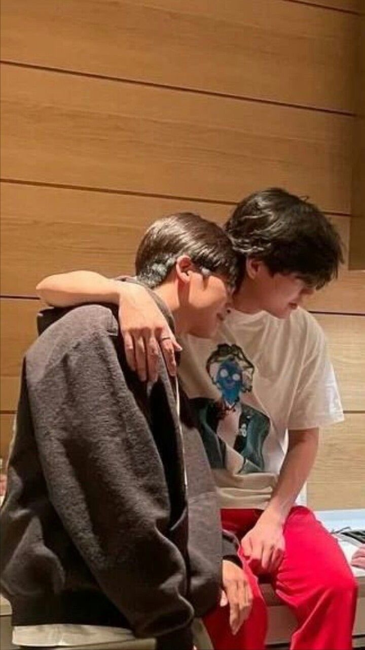 [잡담] 박형식이랑 뷔 이 사진 분위기 넘 좋아 | 인스티즈