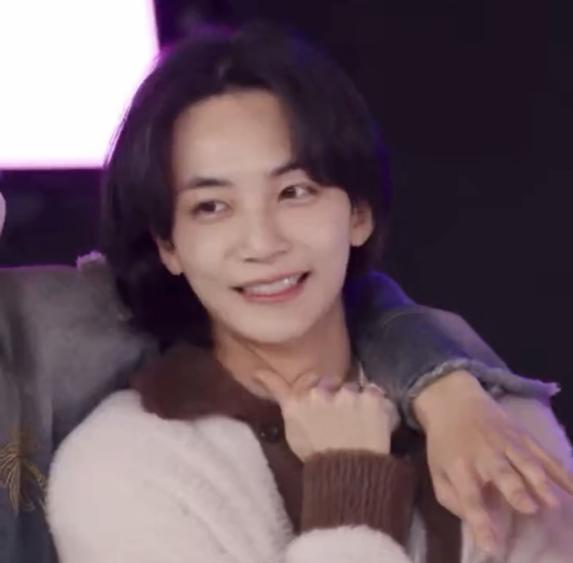 [잡담] 십오야 지금 보는데 윤정한 너무 예쁘다 | 인스티즈