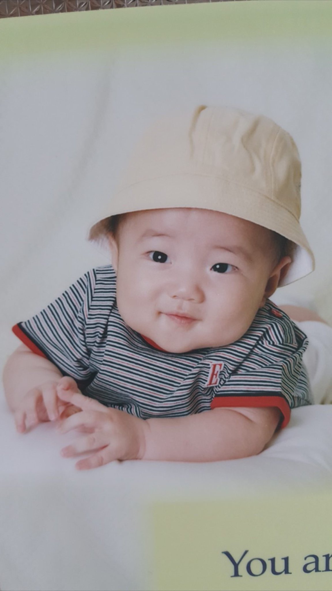 [잡담] 뭔 애기가 턱이 이래 뾰족해 | 인스티즈