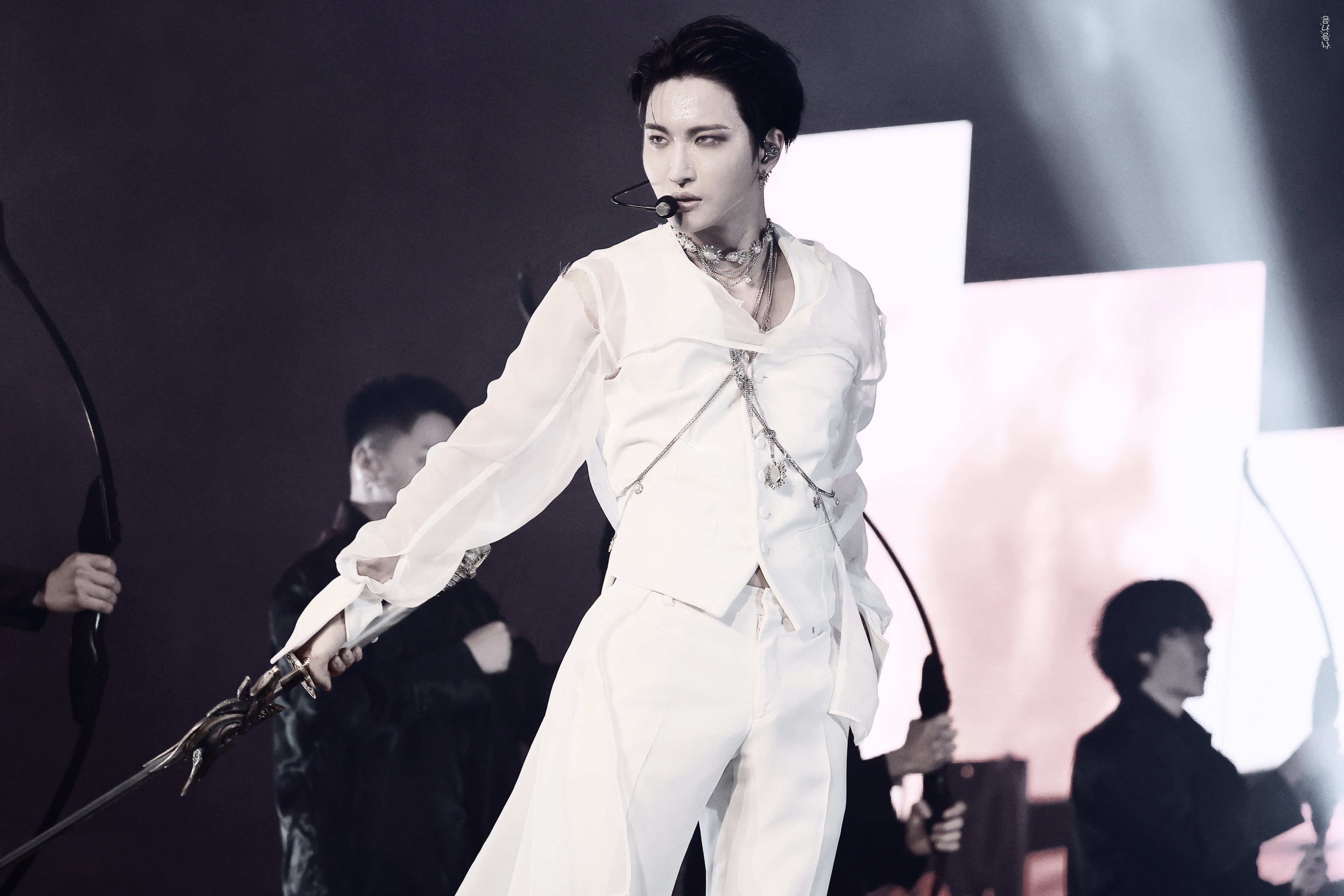 [잡담] 에이티즈 콘서트에서도 계속 킹덤 원더랜드 무대해줬는데 | 인스티즈