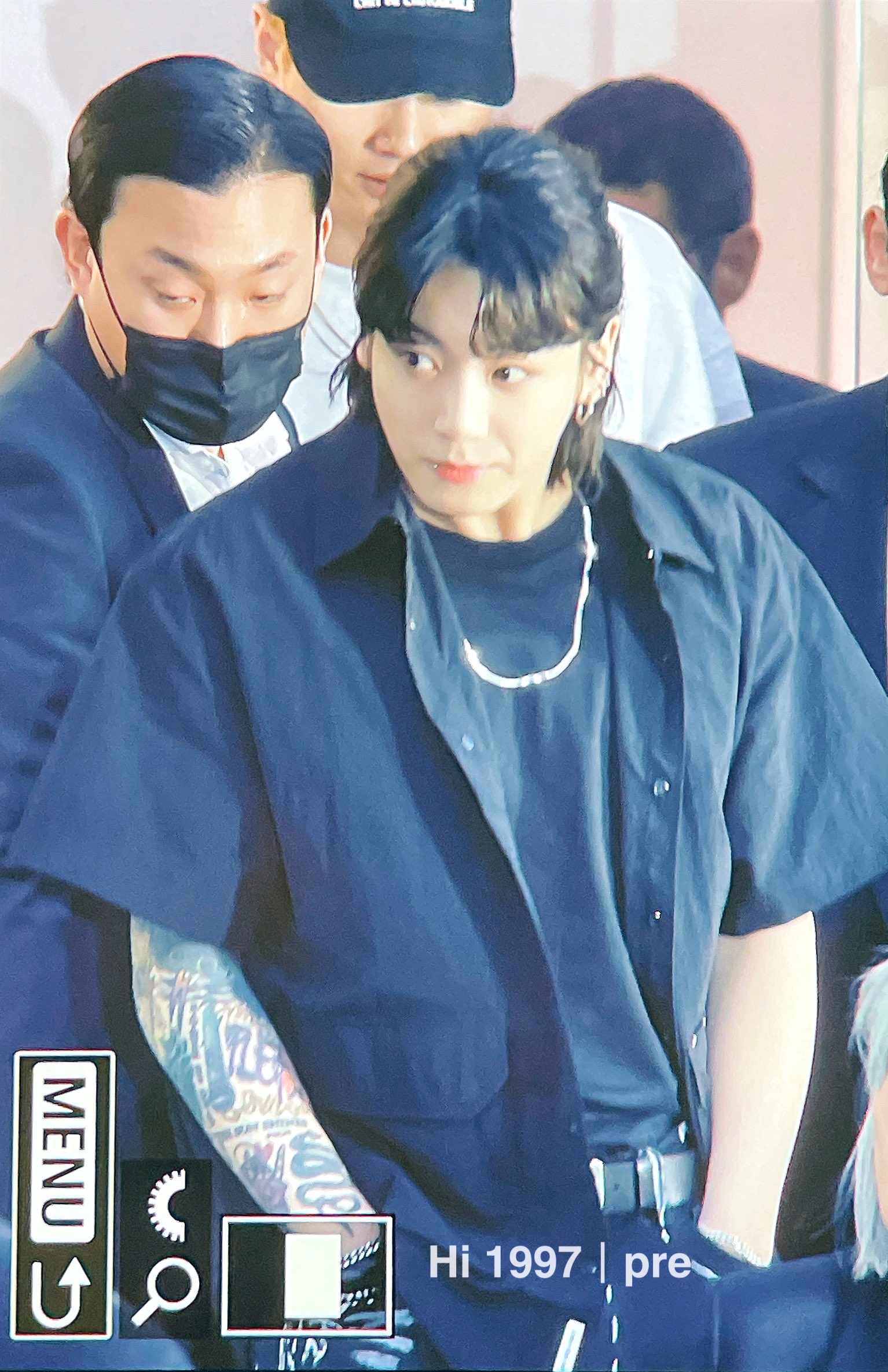 [잡담] 정국 얼굴 미소녀인데 덩치는 너무 커 | 인스티즈