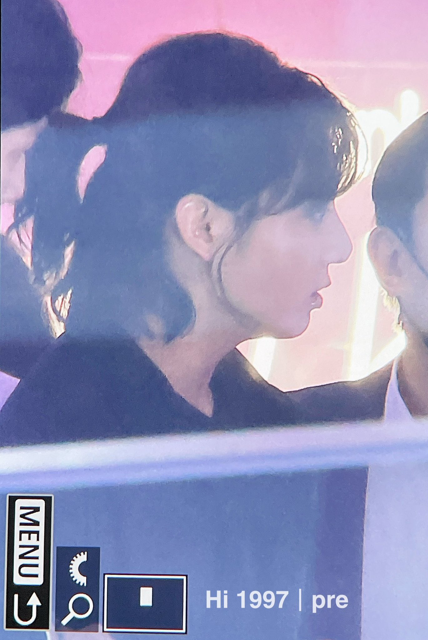 [잡담] 오늘 머리 계속 길러서 반묶음머리하고 나타난 정국 - 인스티즈(instiz) 연예 카테고리