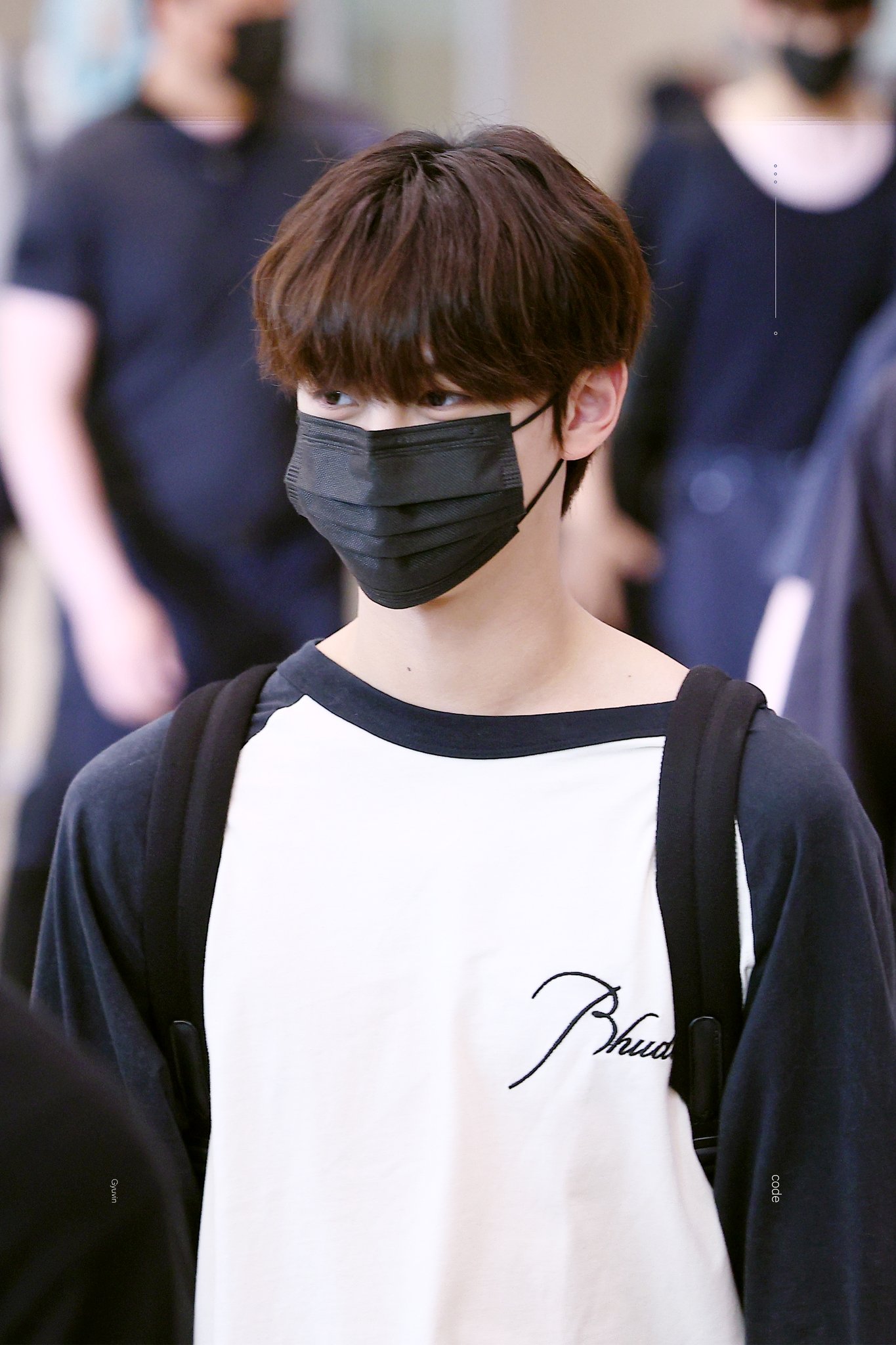 [잡담] 성인남성 얼굴이 이렇게 작아두 대나... 진짜 너무 작음 규빈이 얼굴 | 인스티즈