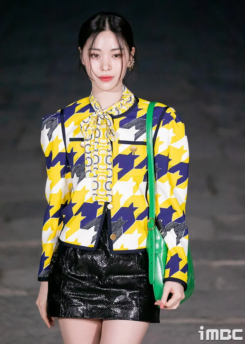 [잡담] 류진 오늘입은 상의 진짜 과한데 | 인스티즈