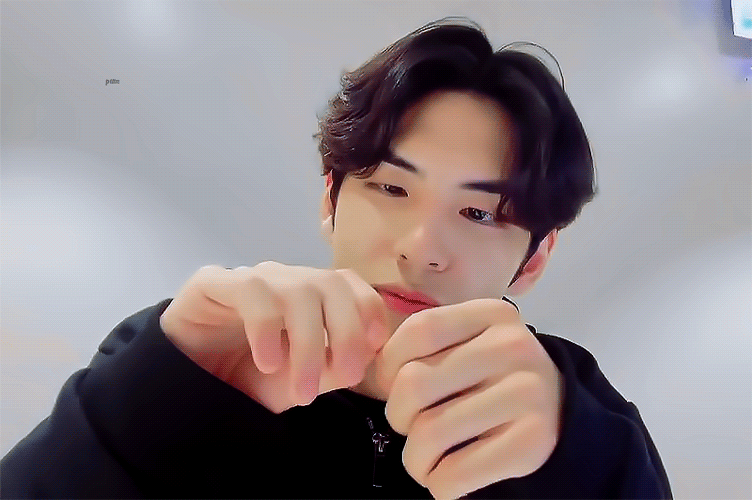 [잡담] 원필 원래 잘생겼지만 이 날 진짜 잘생겼다.. | 인스티즈