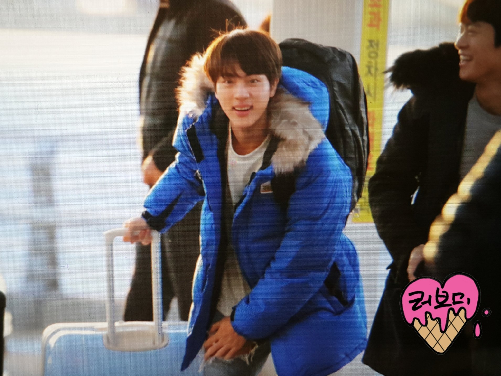 [잡담] 방탄 진 이 사진 왜케 수학여행 가는 학생같냐고ㅋㅋㅋㅋㅋ | 인스티즈