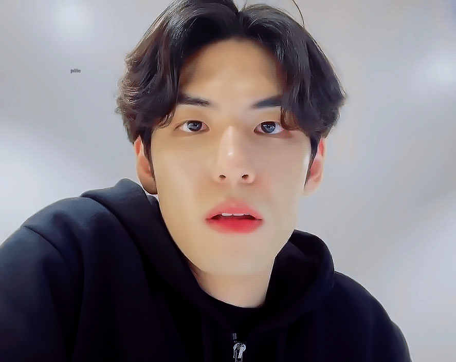 [잡담] 원필 원래 잘생겼지만 이 날 진짜 잘생겼다.. | 인스티즈