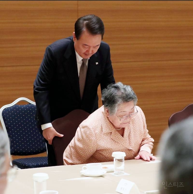 동포의 눈물..히로시마 원폭피해자, 고국 대통령의 첫 위로... | 인스티즈