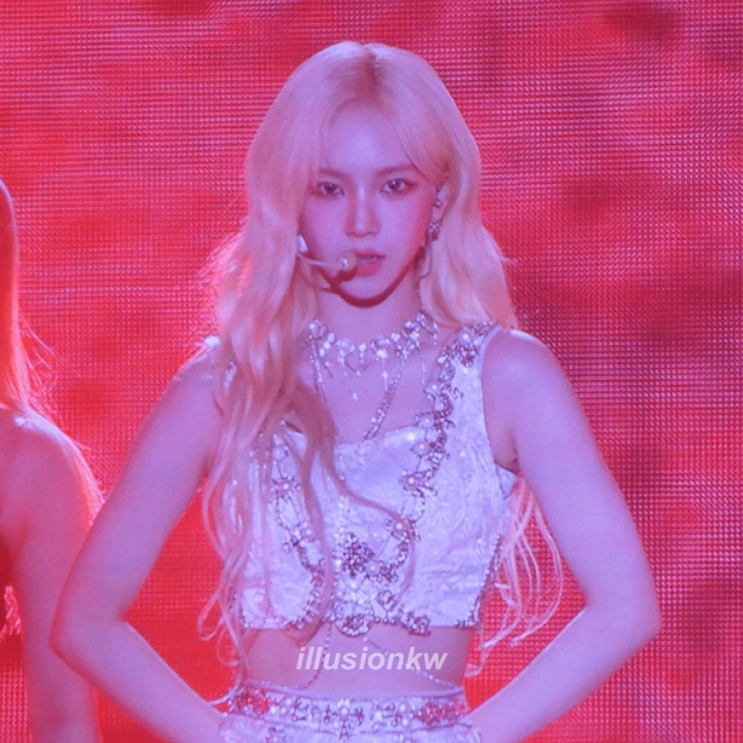 [잡담] 보통 사람이 둘다 예뻐도 금발이 낫다 흑발이 낫다 이런 게 있는데 | 인스티즈