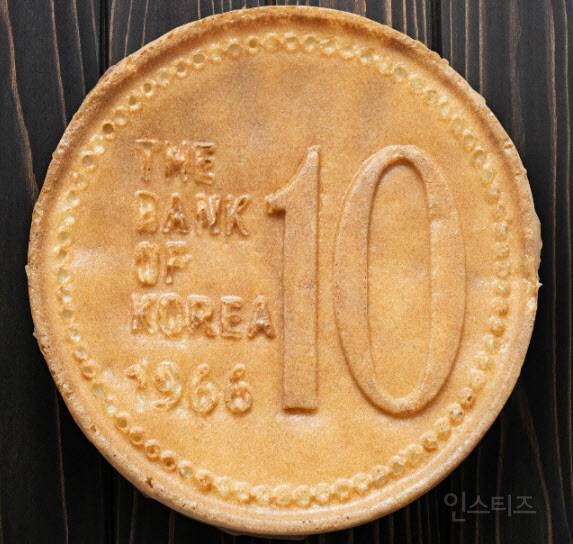 10원 동전 본뜬 '십원빵' 인기에…통화당국, 법적 대응 | 인스티즈