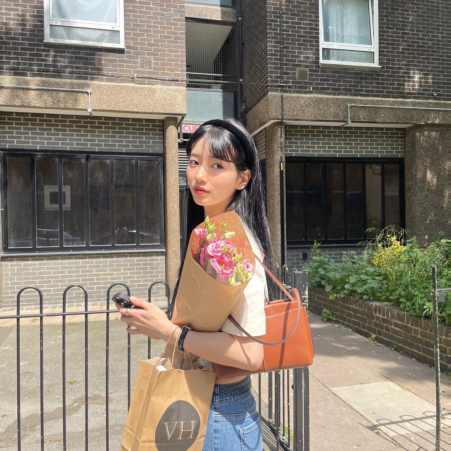 [잡담] 수지 런던 사진들 개개개개개예쁨 | 인스티즈