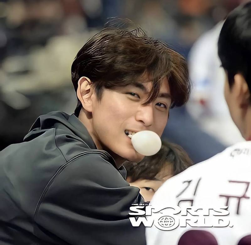 [잡담] 아겜 야구에 여러분이 아는 잘생긴 야구선수 둘 다 안 나와요 | 인스티즈