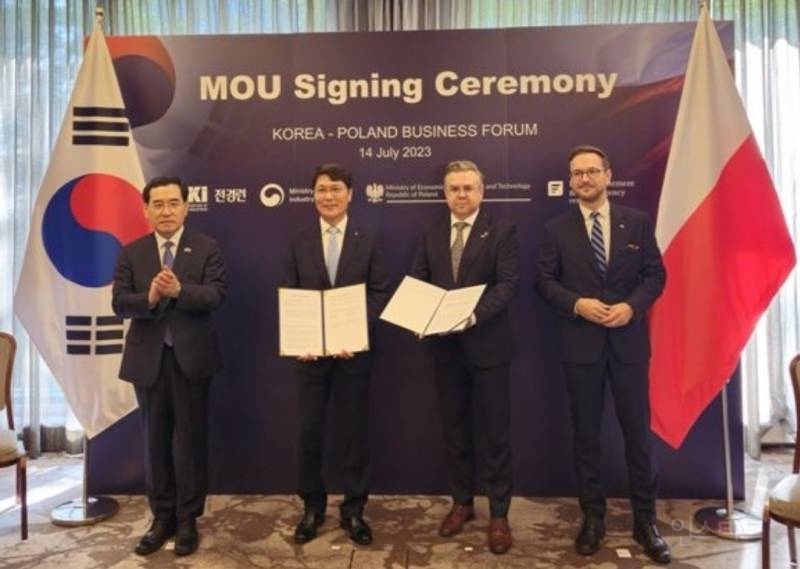원전·배터리 등 韓-폴란드 기업 33건 MOU…尹 "방산-인프라까지 협력 강화" | 인스티즈