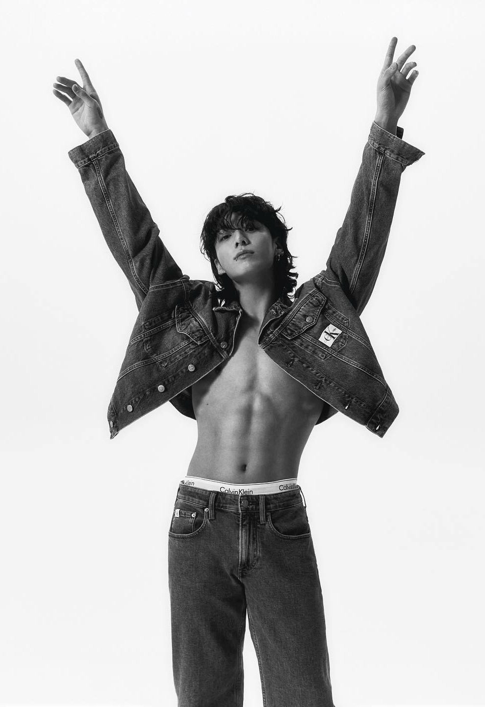 [잡담] 캘빈 첨부터 정국 벗겨놔서 놀라게하더니 이젠 꽁꽁 단추 다 채우고 | 인스티즈