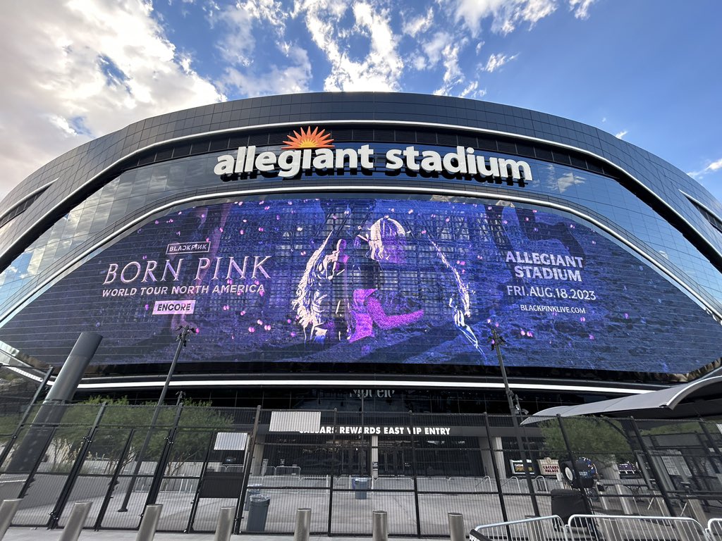 [정보/소식] 블랙핑크 콘서트 기념 핑크빛으로 변한 라스베가스 | 인스티즈