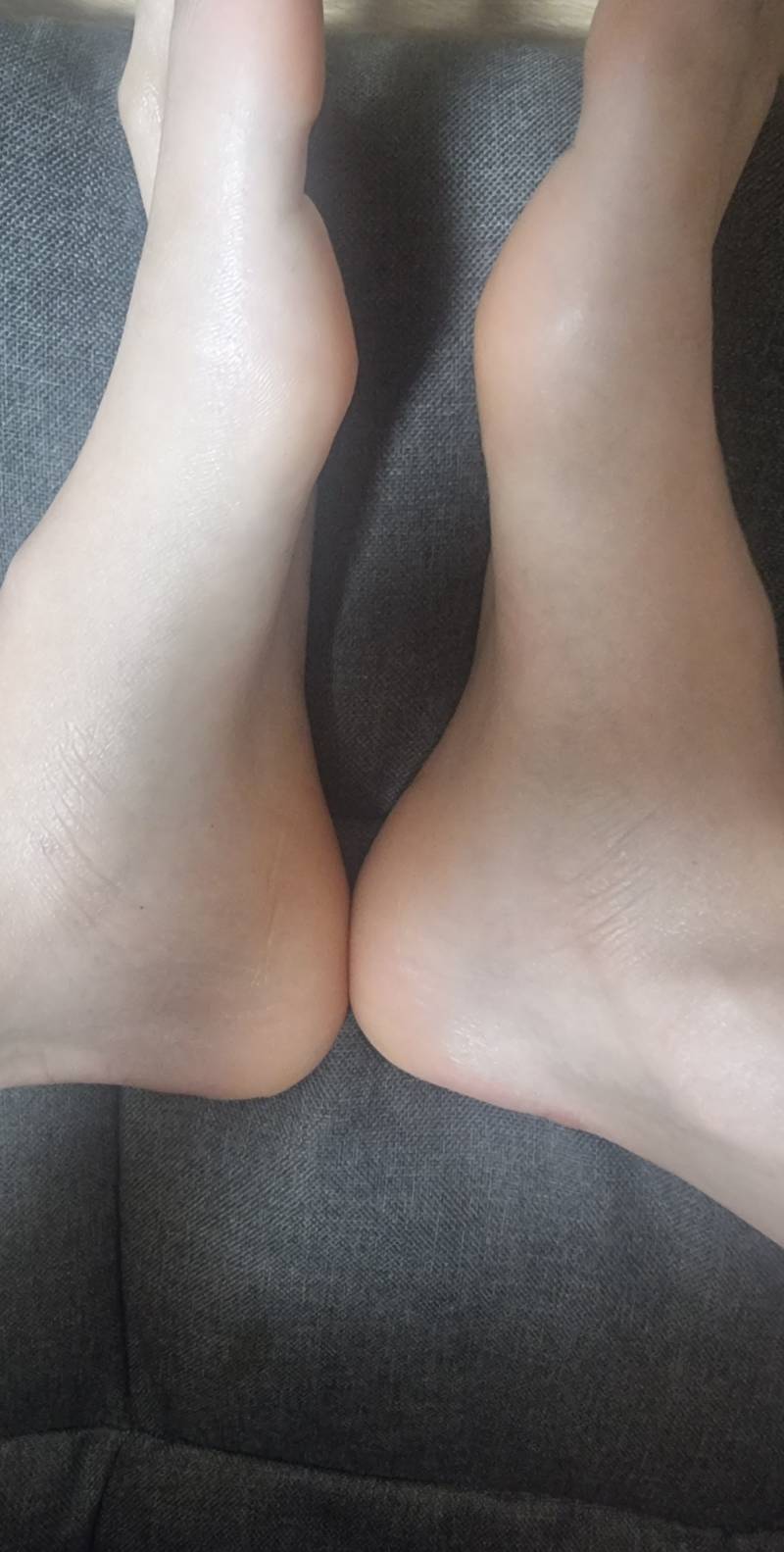 [잡담] 혐짤주의!!)제 발이 좀 고운편인가용?? | 인스티즈