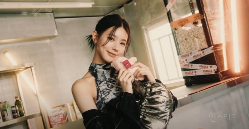 (여자)아이들 미연·민니 23FW 'Beautiful Nostalgia'영상 공개 | 인스티즈