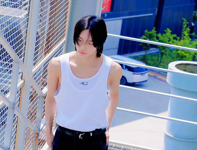 [잡담] 원빈이 팔뚝 당황스럽네 | 인스티즈