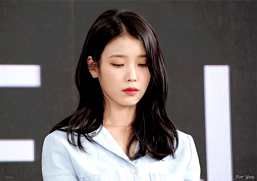 [잡담] 아이유 하늘색은 진짜 필승조합이다 | 인스티즈