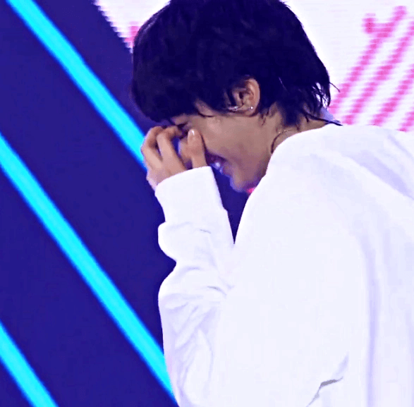 [잡담] 앤톤 웃을 때 입매가 진짜 치트키같음 | 인스티즈