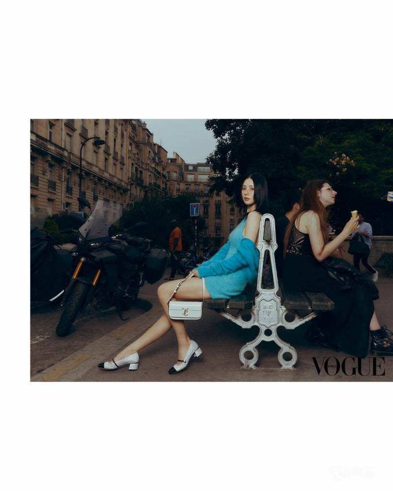 밀라노 지미추 매장 입구에 붙어 있는 아이들 미연.jpg | 인스티즈