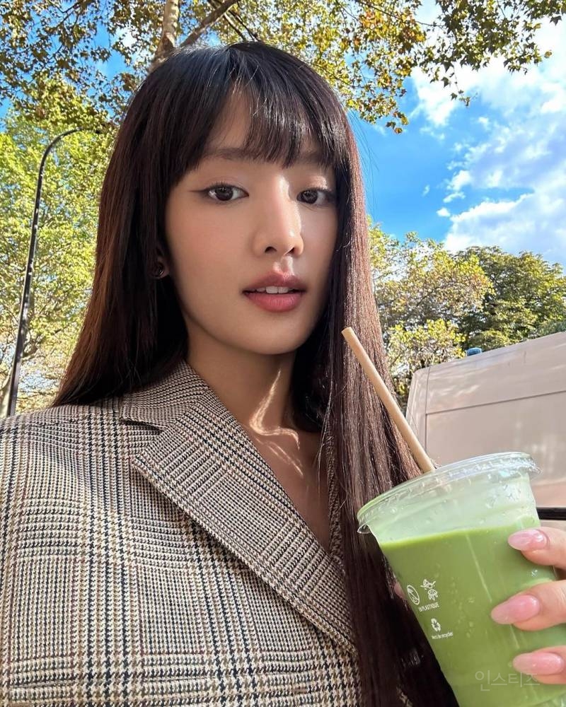 파리랑 잘 어울리는 아이들 민니 미우미우 착장 | 인스티즈