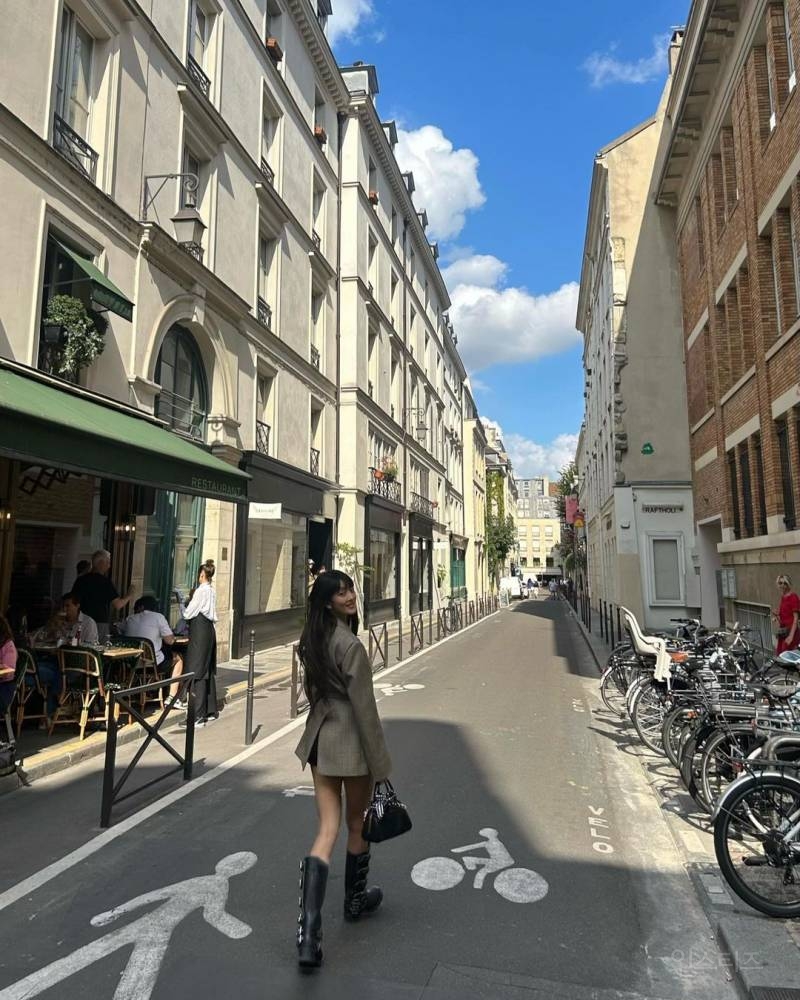 파리랑 잘 어울리는 아이들 민니 미우미우 착장 | 인스티즈