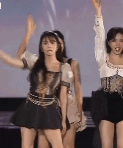 [잡담] 무대중에 비틀거리는 아이린.gif | 인스티즈