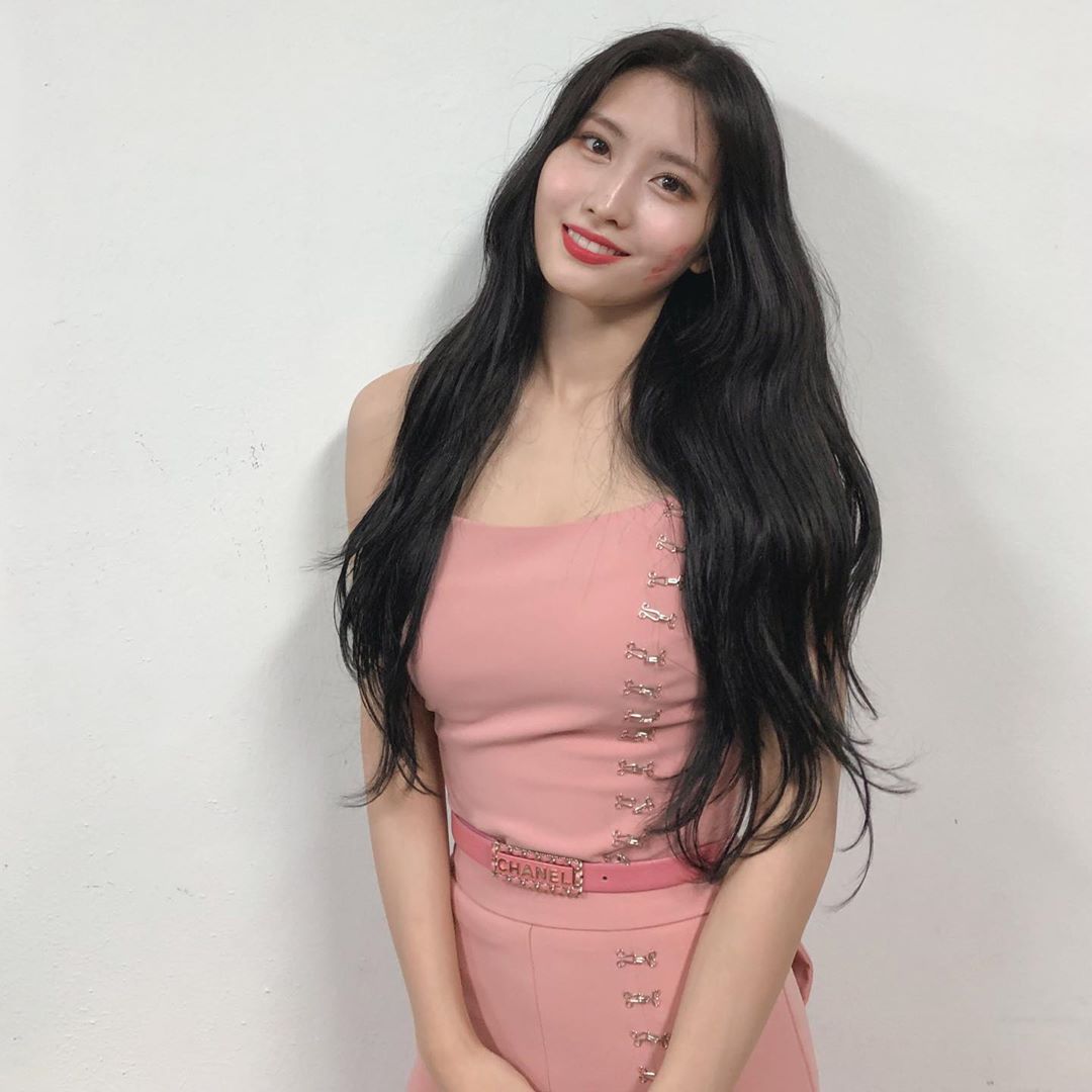 [잡담] 트와 모모 앞머리 있없 머가 더 이쁜거같아?? - 인스티즈(instiz) 연예 카테고리