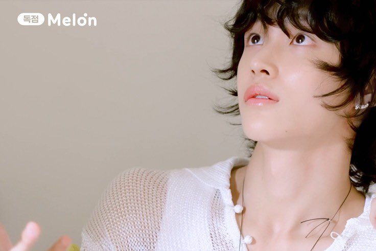 [잡담] 하 원빈이 지금 머리 엄청 길어서 이거보고 짧머라하는거 개웃김 | 인스티즈