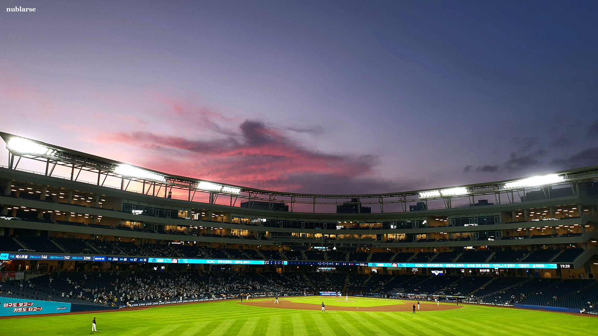 [잡담] 야구장 자랑하면 우리 김엔팍이 빠질 수 없다 | 인스티즈