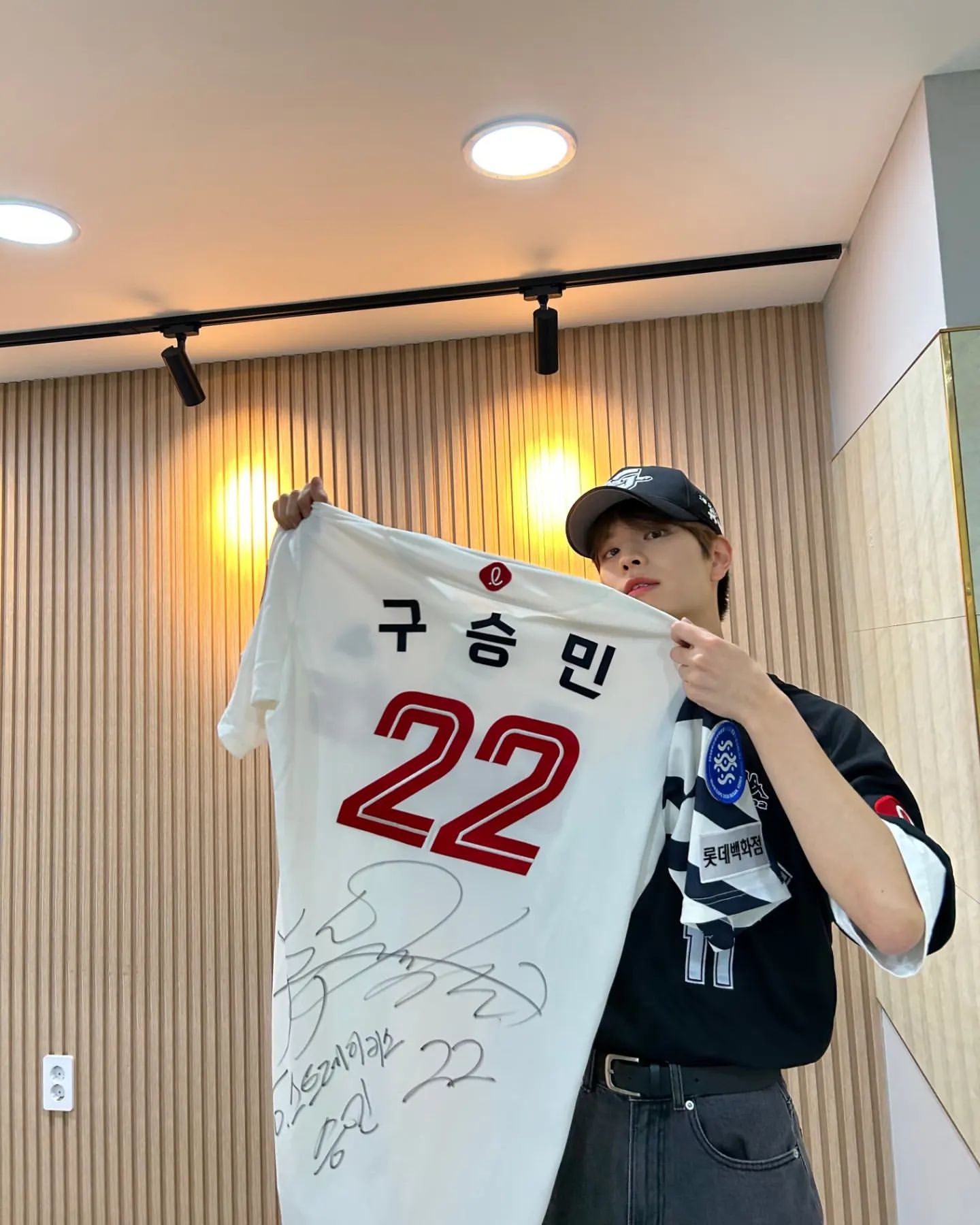 [잡담] 야구플이니까 롯데가 승민이 시구 다시 불러주셨음좋겠다 | 인스티즈