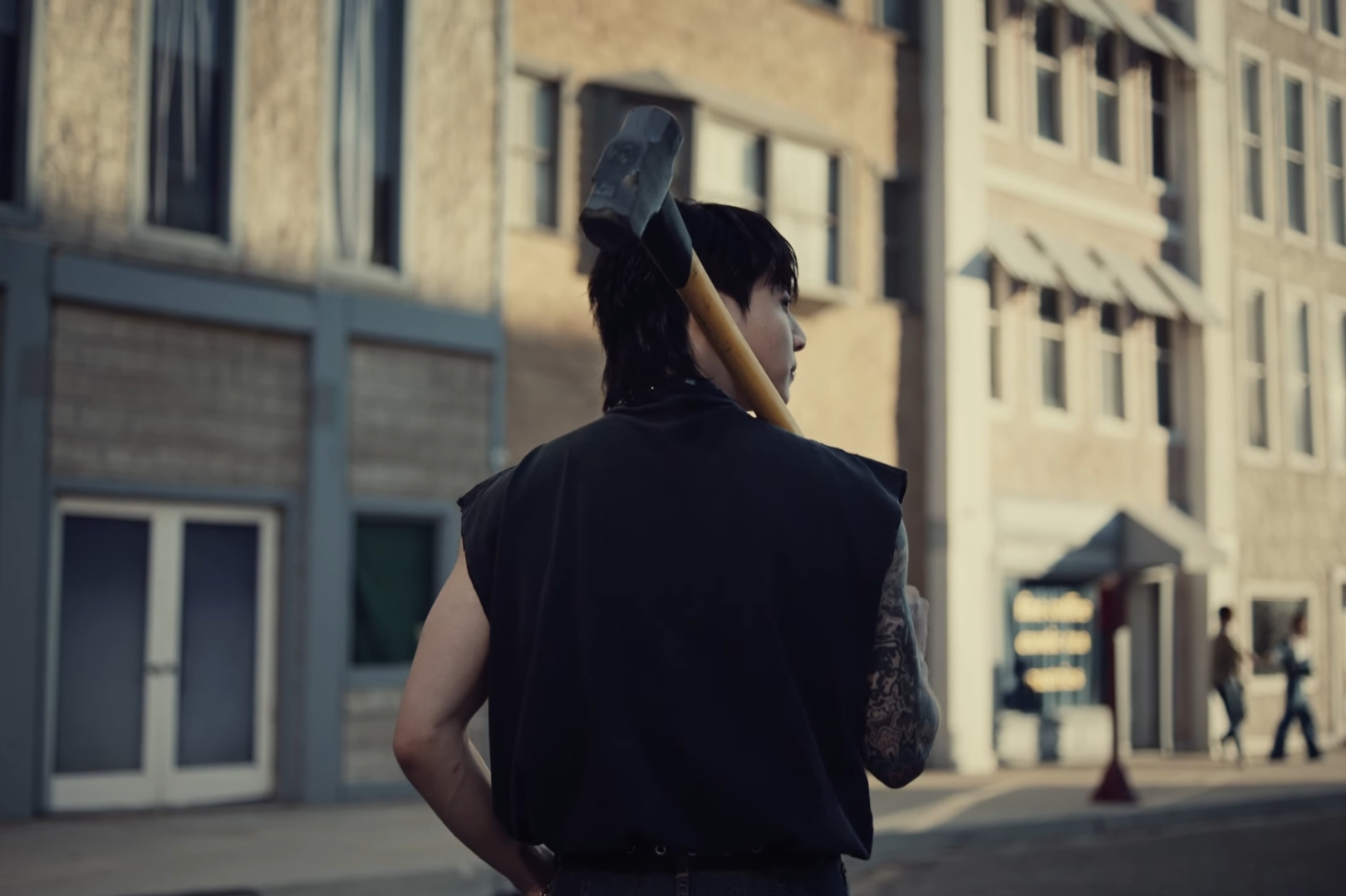 [잡담] 정국 노래 사랑노래라고 알고있는데 티저에서 오함마를ㅋㅋㅋ | 인스티즈