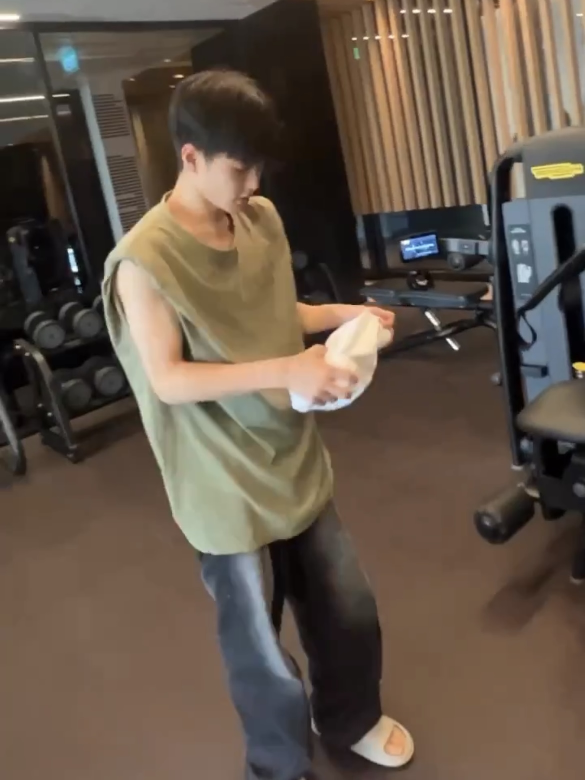 [잡담] 승한이가 헬스장에서 하는 일 | 인스티즈