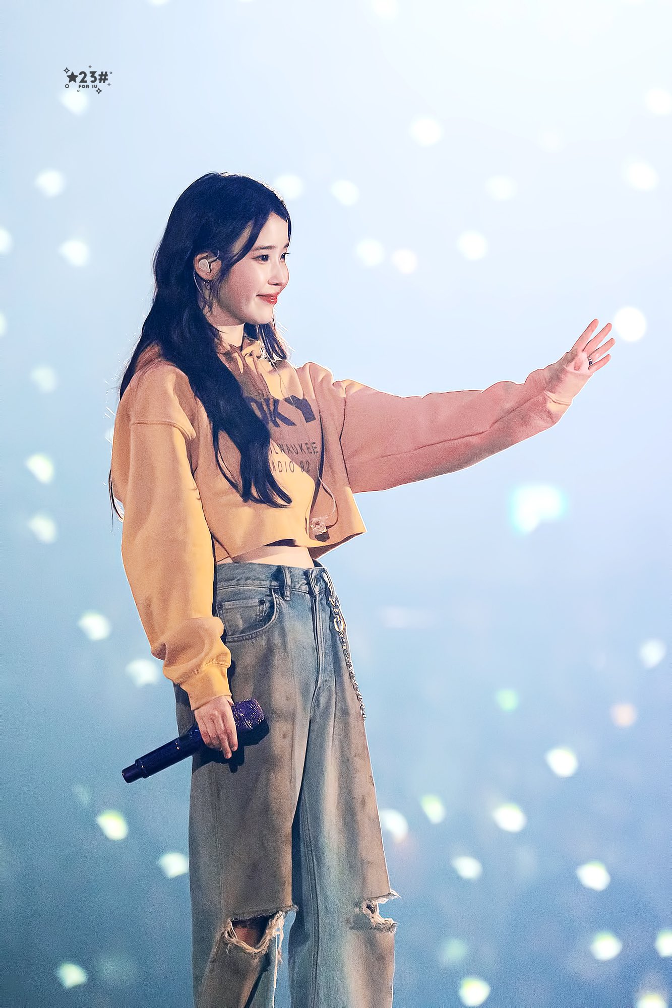 [잡담] 아이유 바지 정보 아는 사람 | 인스티즈