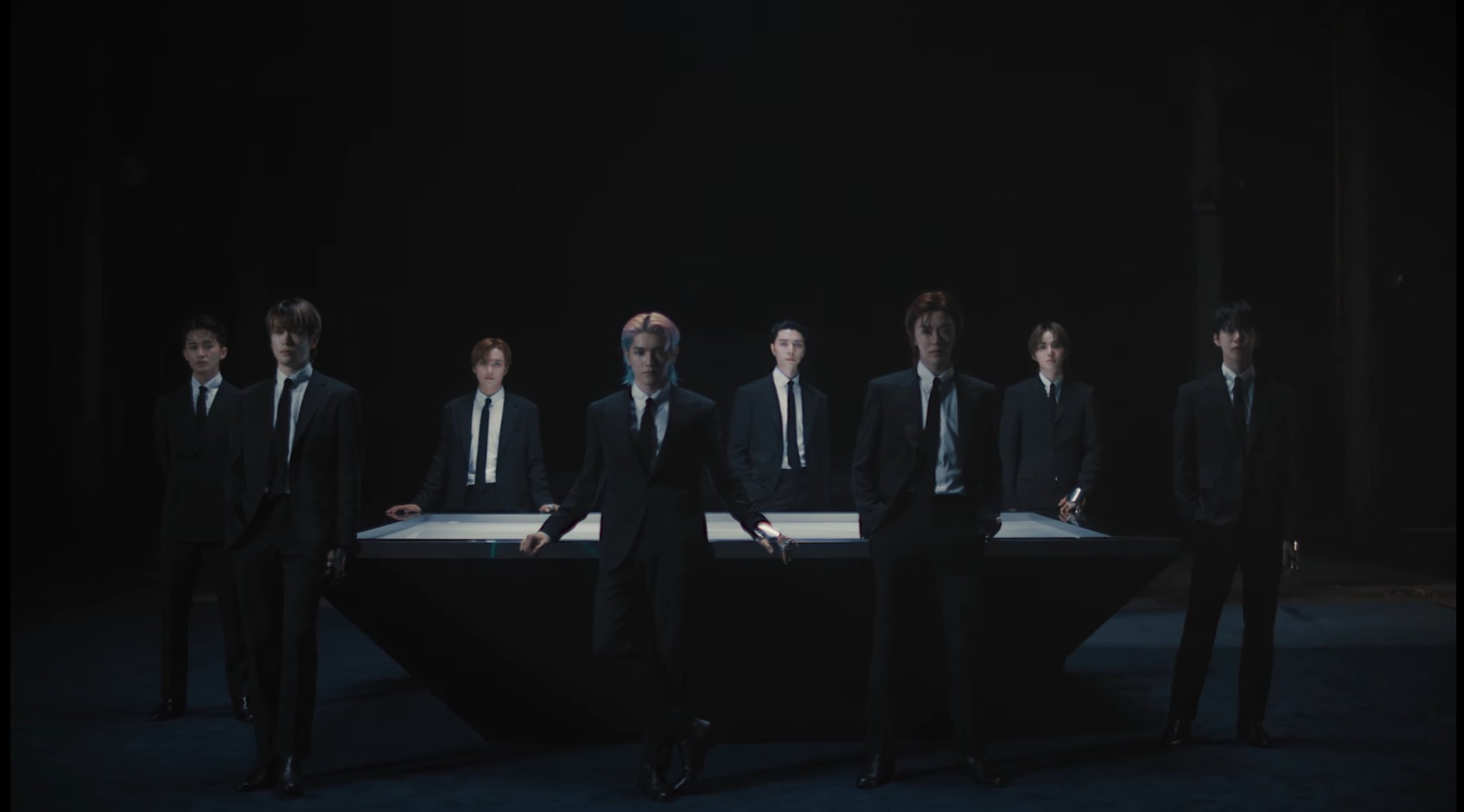 [잡담] 쟈니 발 밑에 있는 서울...재현이 체스 두면 세워지는 건물 | 인스티즈