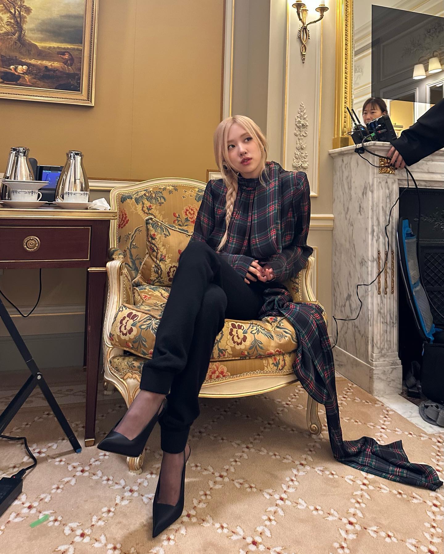 [잡담] 하아 로제 인스타 진짜 ... 미치겟다 너무 예쁘고 고급져🥹🖤 | 인스티즈