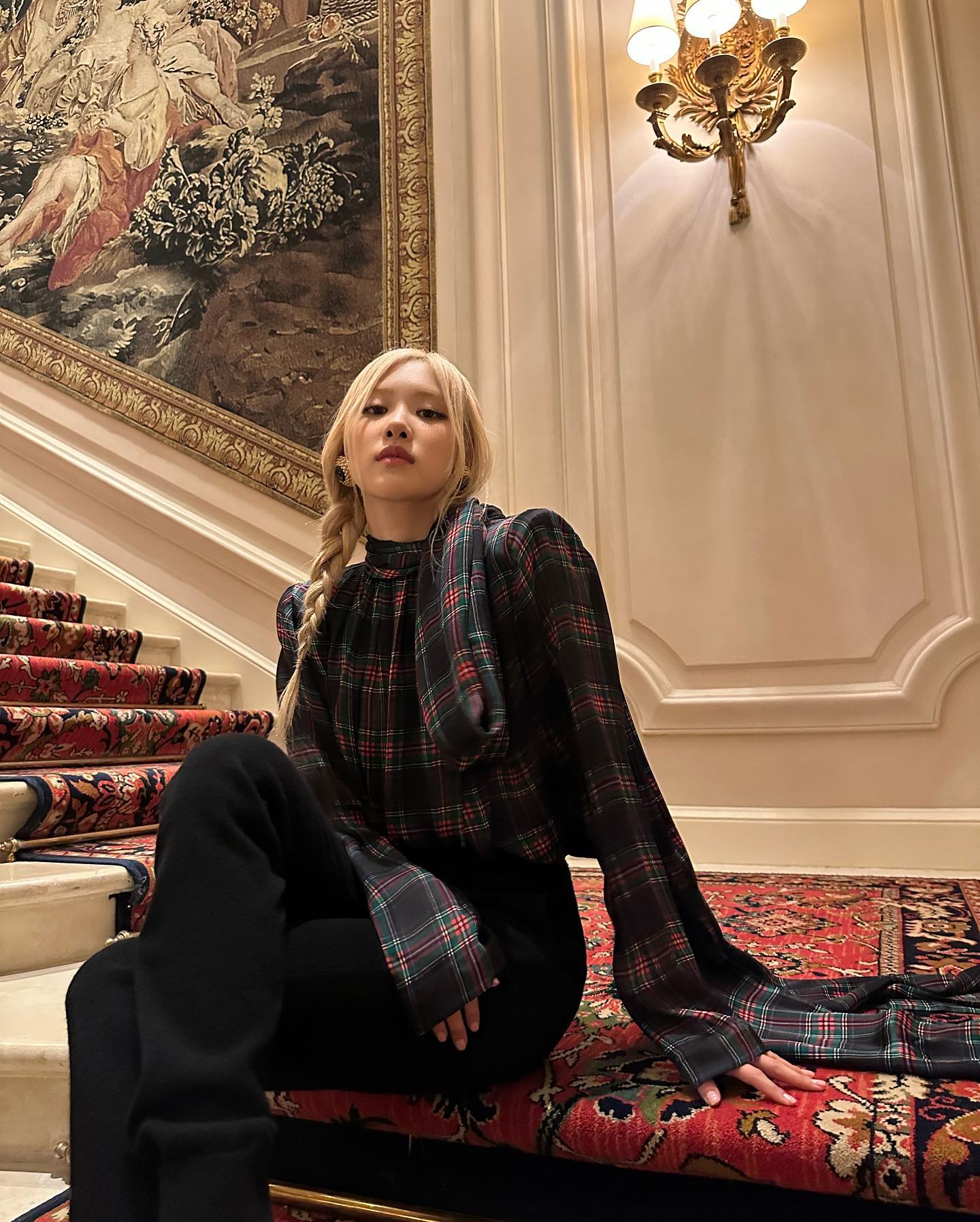 [잡담] 하아 로제 인스타 진짜 ... 미치겟다 너무 예쁘고 고급져🥹🖤 | 인스티즈