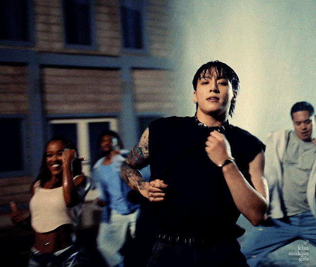 [잡담] 정국 다 젖으면서 춤추는 씬 움짤😇💜 | 인스티즈